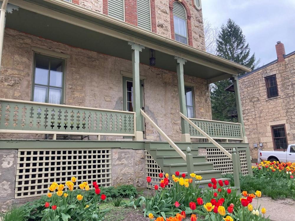 Abe's Spring Street Guest House