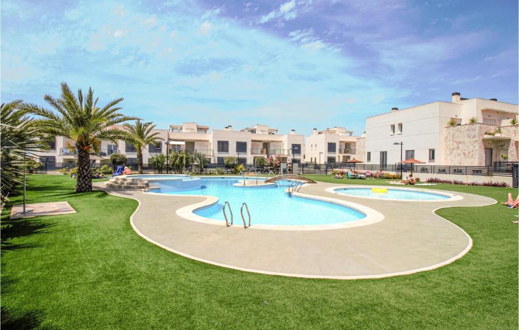 Πισίνα στο ή κοντά στο 3 Bedroom Gorgeous Home In Torrevieja