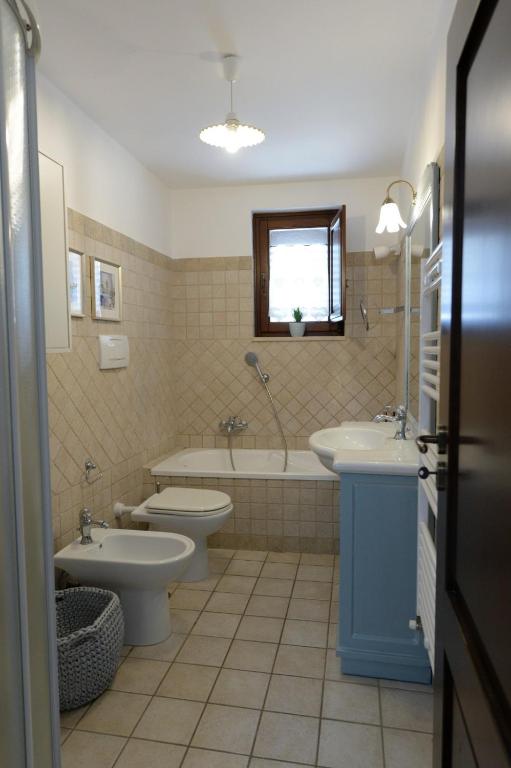 A bathroom at Dimora Monte Grappa