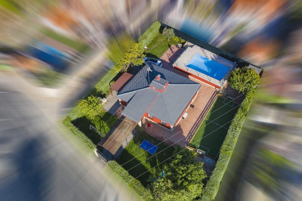 an overhead view of a house with a roof at La Mayor del Viso in Toledo