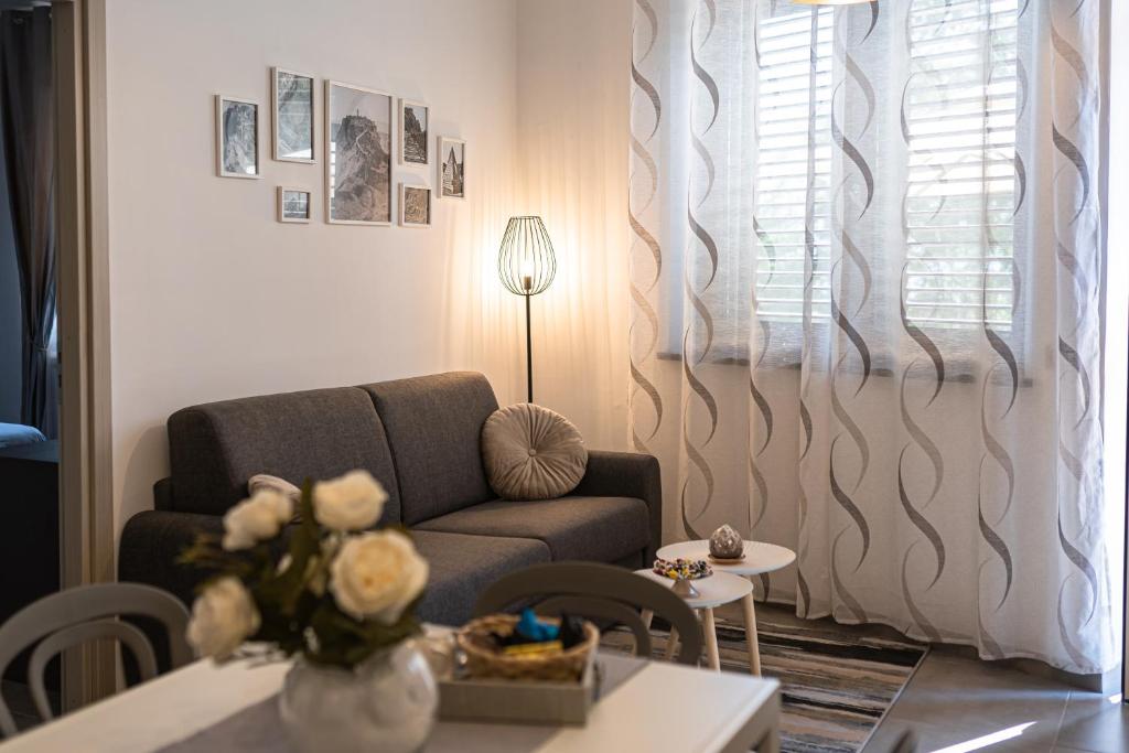 a living room with a couch and a table at Le casette di LUISA in Bagnoregio