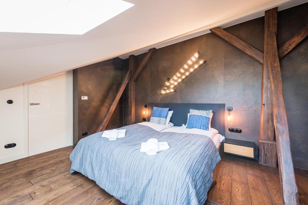 Posteľ alebo postele v izbe v ubytovaní Wegierska Luxury Loft WAWELOFTS