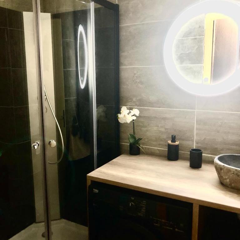 Kúpeľňa v ubytovaní Charmant studio au pieds des remontées mécaniques.