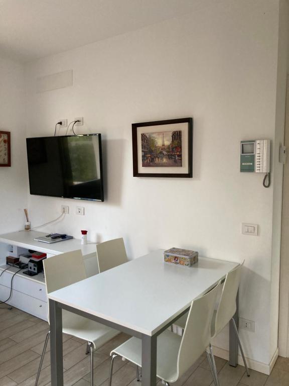 Televízia a/alebo spoločenská miestnosť v ubytovaní Casa Lisa