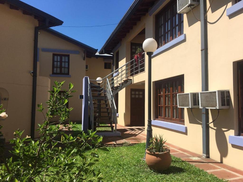 Budova, kde se aparthotel nachází