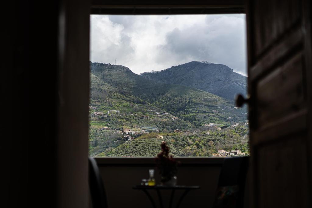 Nespecifikovaný výhled na hory nebo výhled na hory při pohledu z bed and breakfast