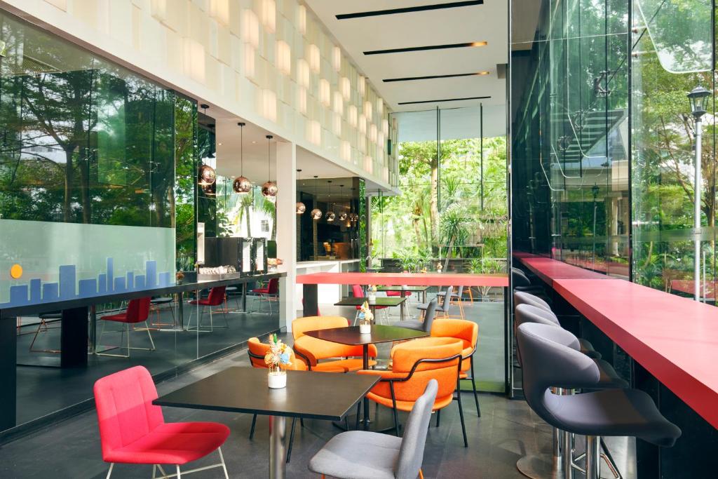 Khu vực ghế ngồi tại Quincy Hotel Singapore by Far East Hospitality