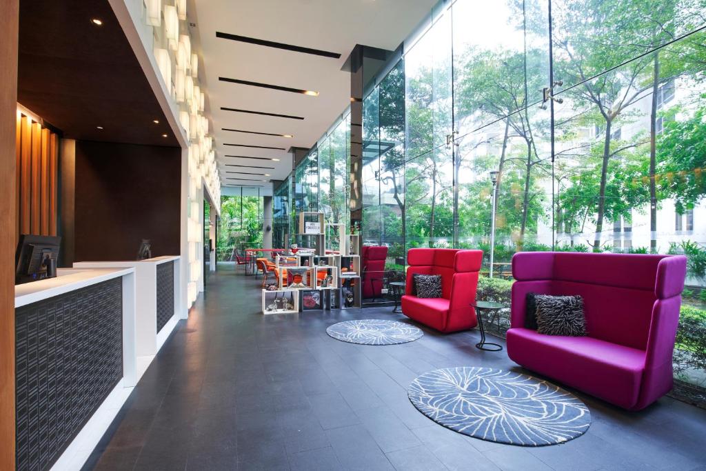 Khu vực ghế ngồi tại Quincy Hotel Singapore by Far East Hospitality