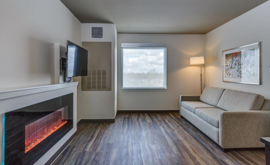 Holiday Inn & Suites Bellingham by IHG photo