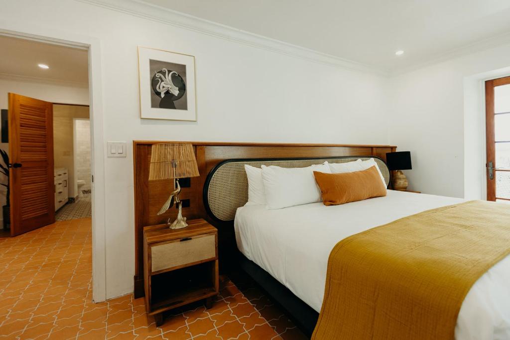 Postel nebo postele na pokoji v ubytování King Christian Hotel