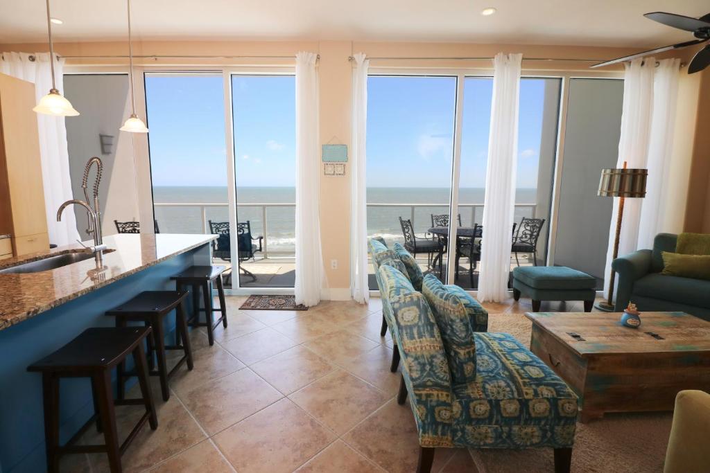 Snapshot of Have Your Dream Vacation At High Tide Oceanfront Luxury Condo 2 Pools