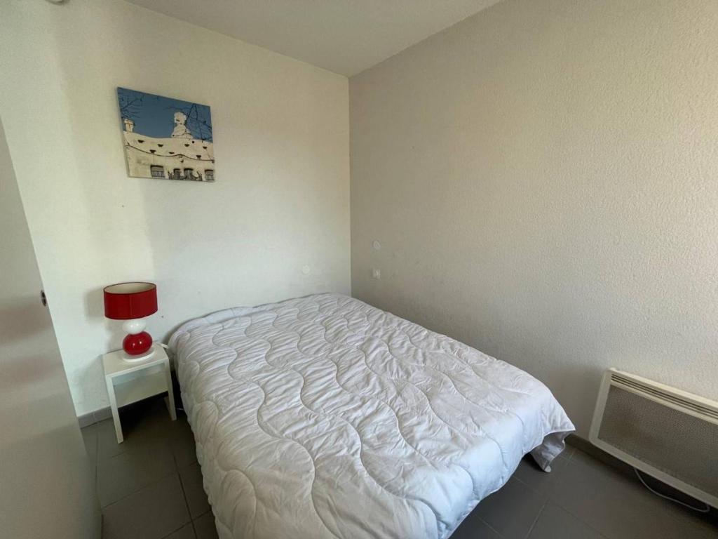 Posteľ alebo postele v izbe v ubytovaní Idéal familles : T2 climatisé avec terrasse, piscine, près de la mer à Argelès-sur-Mer - FR-1-225-732