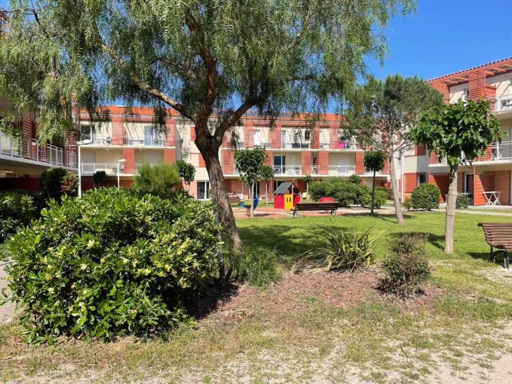 Vonkajšia záhrada v ubytovaní Idéal familles : T2 climatisé avec terrasse, piscine, près de la mer à Argelès-sur-Mer - FR-1-225-732