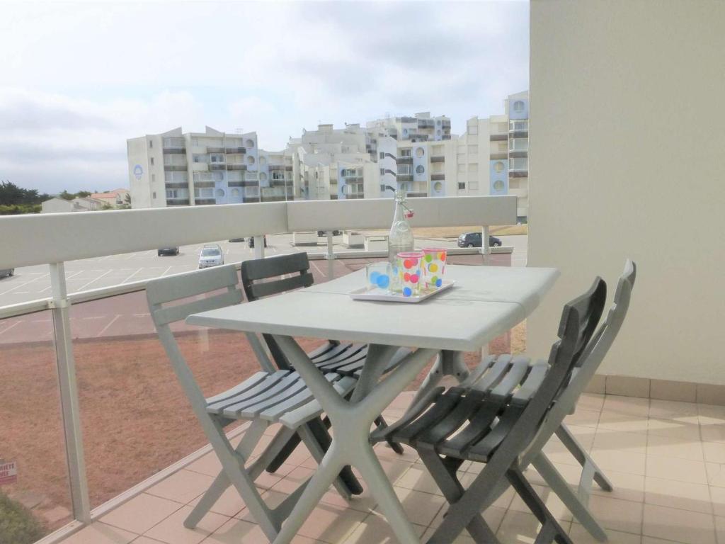 Balkón alebo terasa v ubytovaní Appartement avec balcon, accès direct à la plage, garage privatif - FR-1-224-788