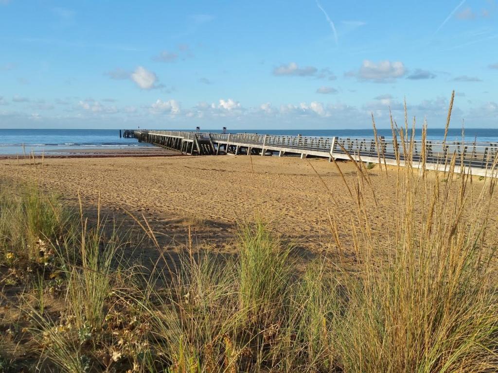 Fotografia z galérie ubytovania Appartement 1 chambre face à la mer avec balcon, WIFI et parking privé à Saint Jean de Monts - FR-1-323-255 v destinácii Saint-Jean-de-Monts
