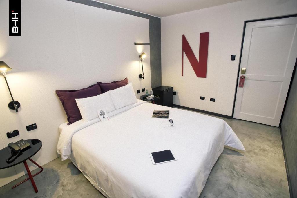 Ένα ή περισσότερα κρεβάτια σε δωμάτιο στο BTH Hotel – Boutique Concept