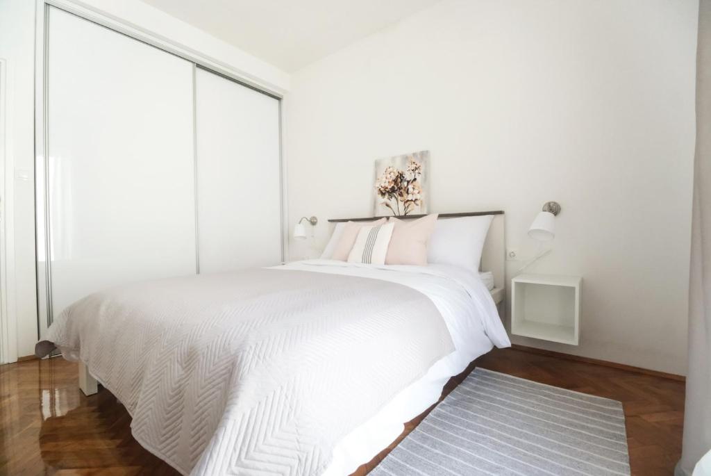 Posteľ alebo postele v izbe v ubytovaní LUXURY APARTMENT MEJE
