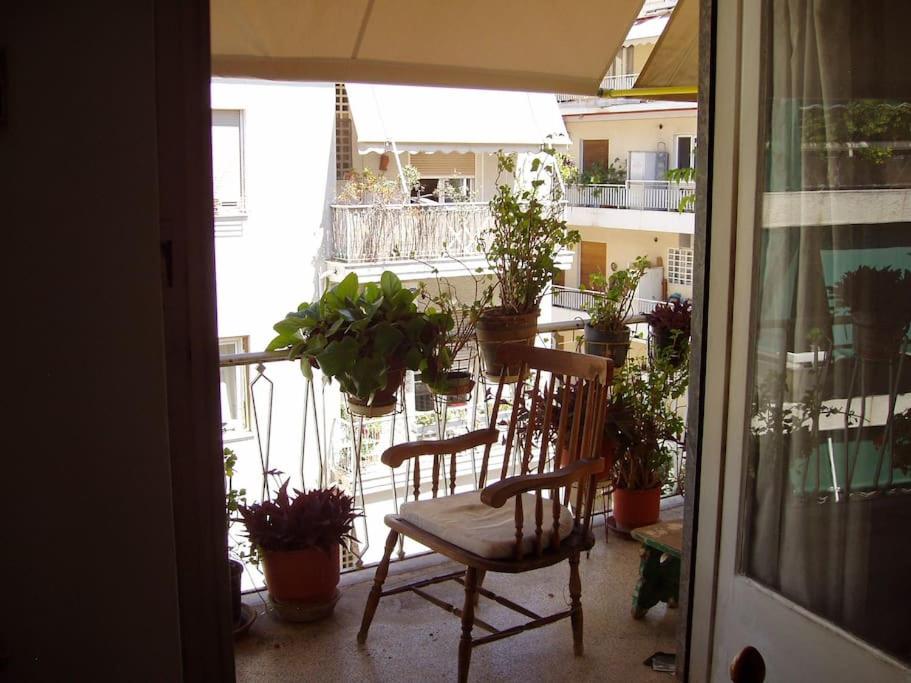 Balkón alebo terasa v ubytovaní PRIVATE BEDROOMS IN SHARED APARTMENT 135 SM ATHENS Center
