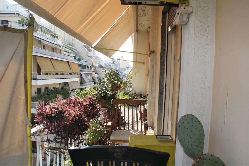 Balkón alebo terasa v ubytovaní PRIVATE BEDROOMS IN SHARED APARTMENT 135 SM ATHENS Center
