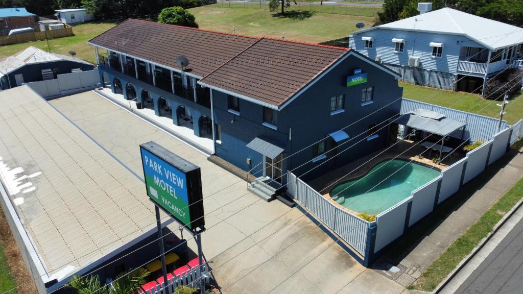 an overhead view of a house with a swimming pool at Park View Motel in Gladstone