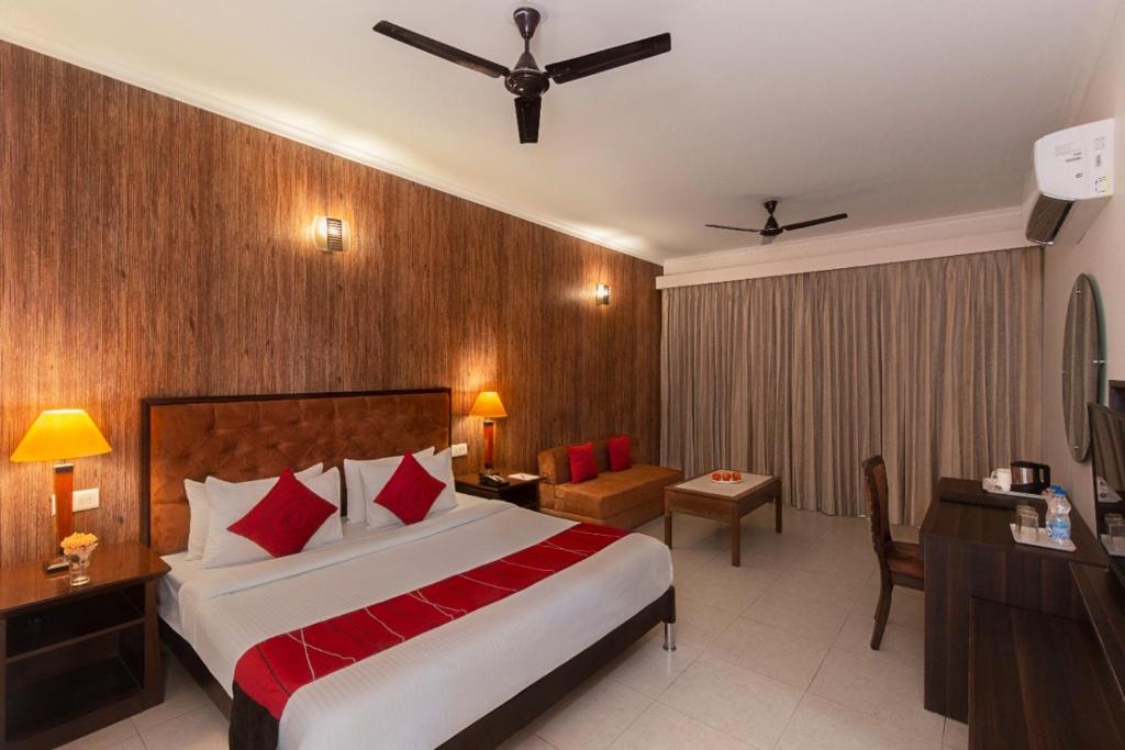 Un pat sau paturi într-o cameră la Click Resort Corbett Tiger Den
