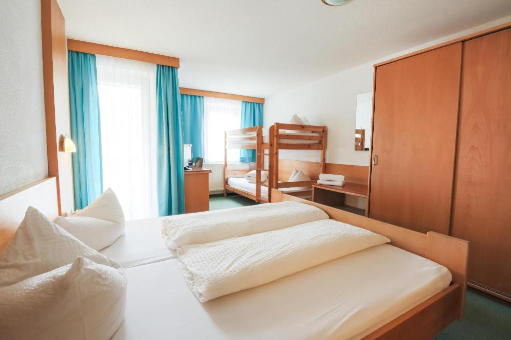Postel nebo postele na pokoji v ubytování Hotel Tia Monte