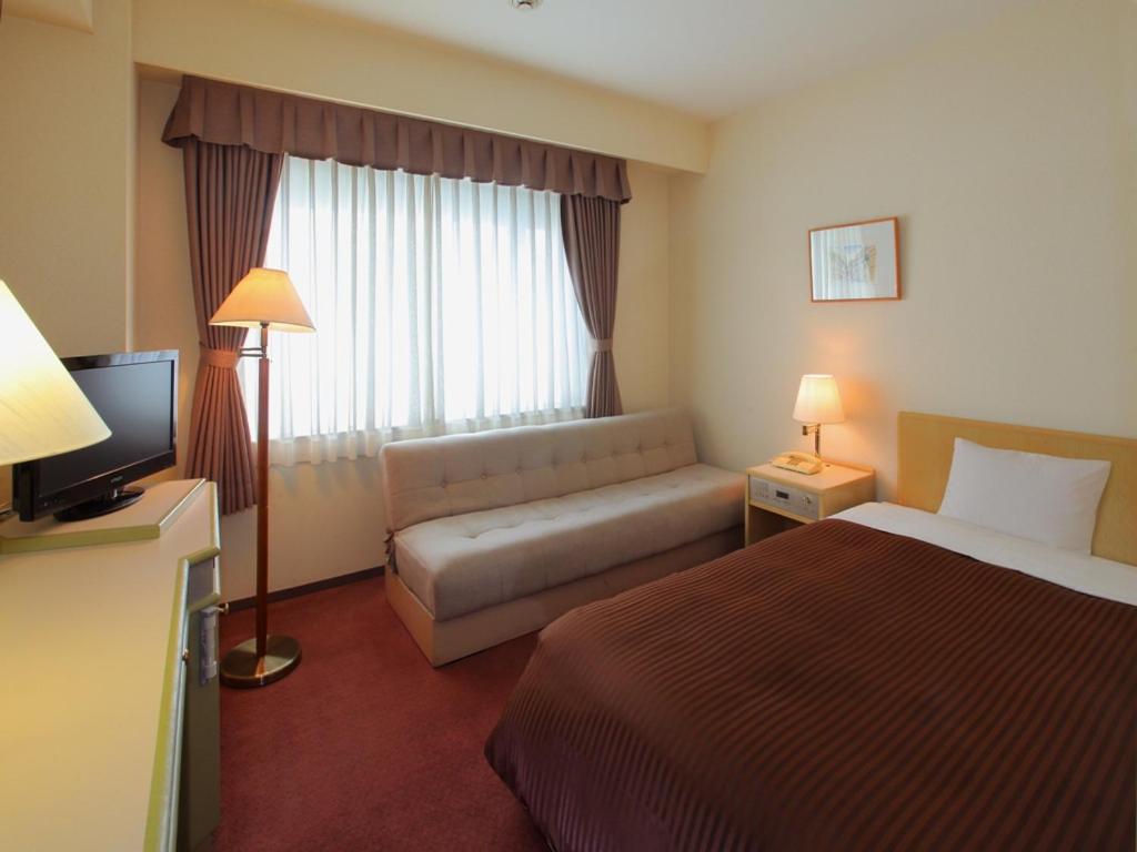 Postel nebo postele na pokoji v ubytování Hotel Green Tower Makuhari
