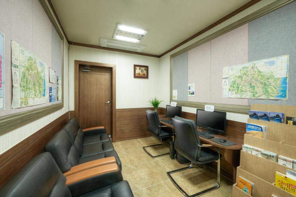 Posezení v ubytování Gyeongju GG Tourist Hotel