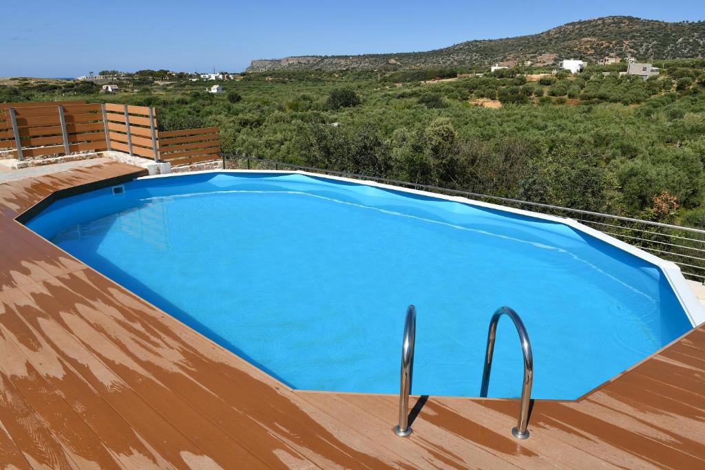 Bazén v ubytování Petrino in Sisi with private pool and garden nebo v jeho okolí
