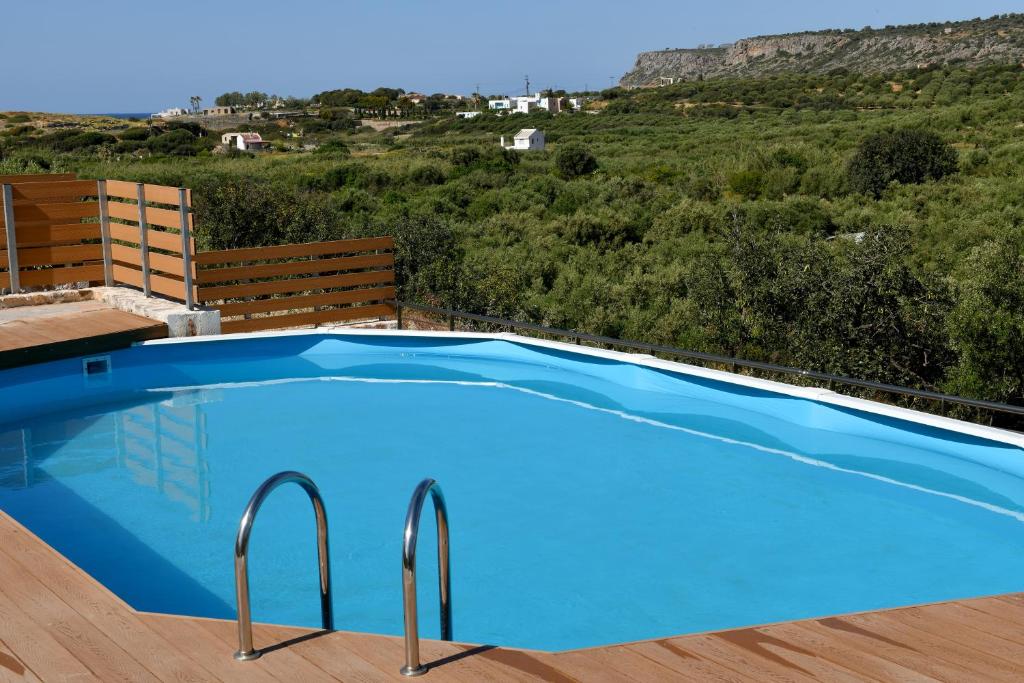 Bazén v ubytování Petrino in Sisi with private pool and garden nebo v jeho okolí