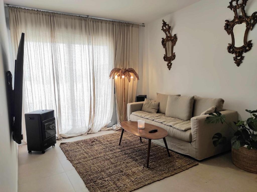 A seating area at Precioso ático en edificio Nuevo Juzgado