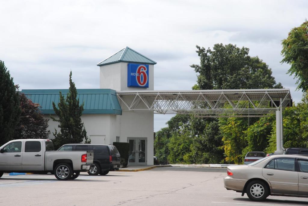 Fotografie z fotogalerie ubytování Motel 6-Warwick, RI - Providence Airport - I-95 v destinaci Warwick
