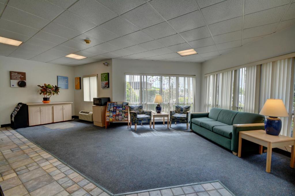 Posezení v ubytování Motel 6-Warwick, RI - Providence Airport - I-95