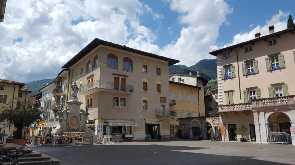 a street in a town with buildings and a statue at APPARTAMENTS SUPERIOR ,o SUITE GARDARCO in Arco