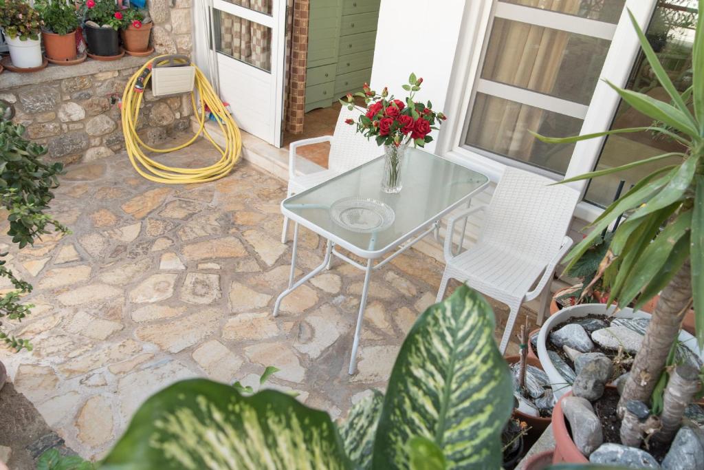 Patio nebo venkovní prostory v ubytování STAVROS Studio Apartment in kos town