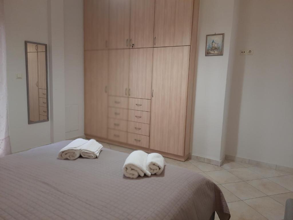 A bed or beds in a room at Pavlos Apartment
