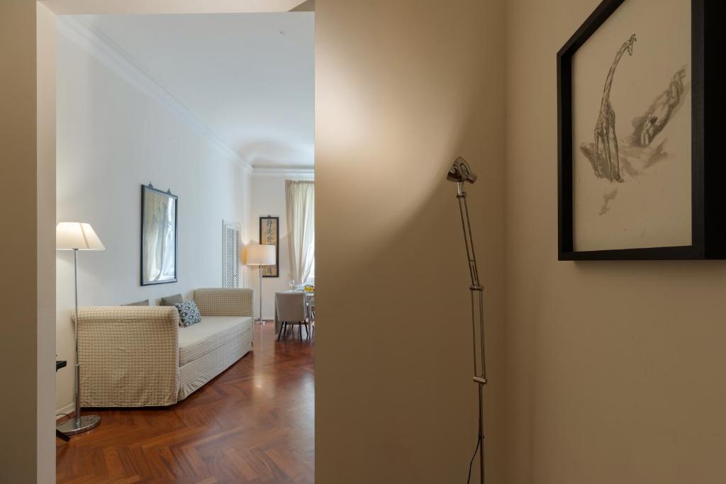 A seating area at Big apartment a stone's throw from the Duomo