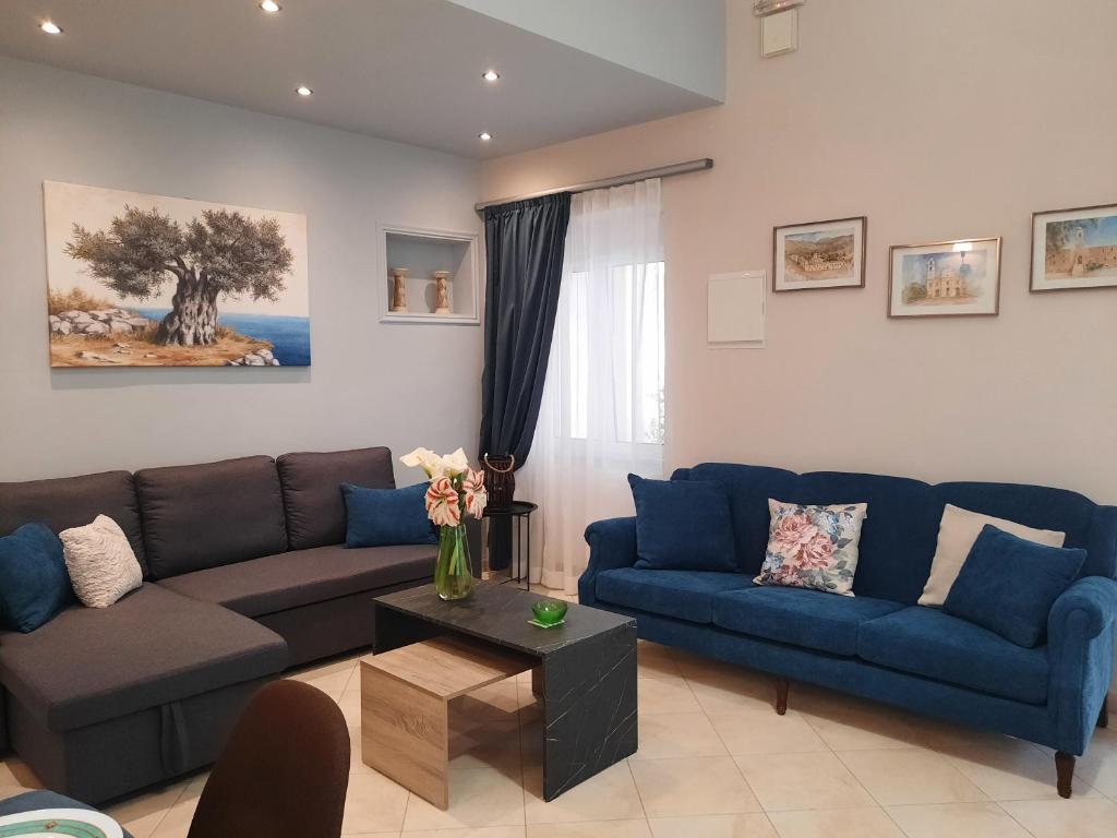A seating area at Pavlos Apartment