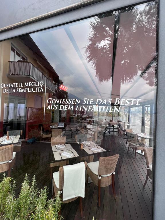 Restaurace v ubytování Brissago Lake Apartment