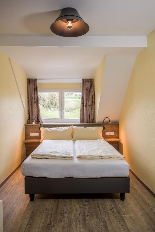 Postel nebo postele na pokoji v ubytování Restaurant Grüner Baum