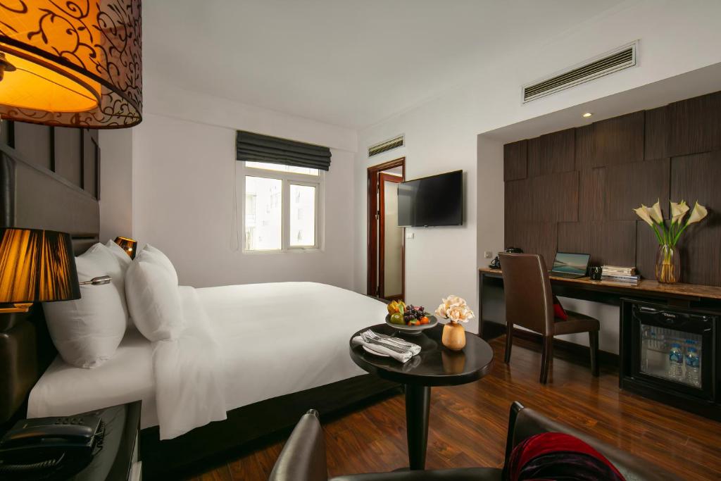TV a/nebo společenská místnost v ubytování La Nueva Boutique Hotel Hanoi & Spa