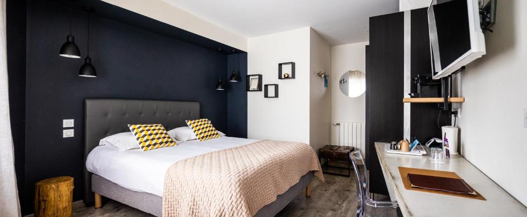 A bed or beds in a room at Auberge du Poids Public Logis Hotel