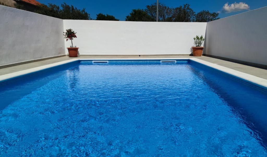 Bazén v ubytování Apartment Villa Slavija nebo v jeho okolí