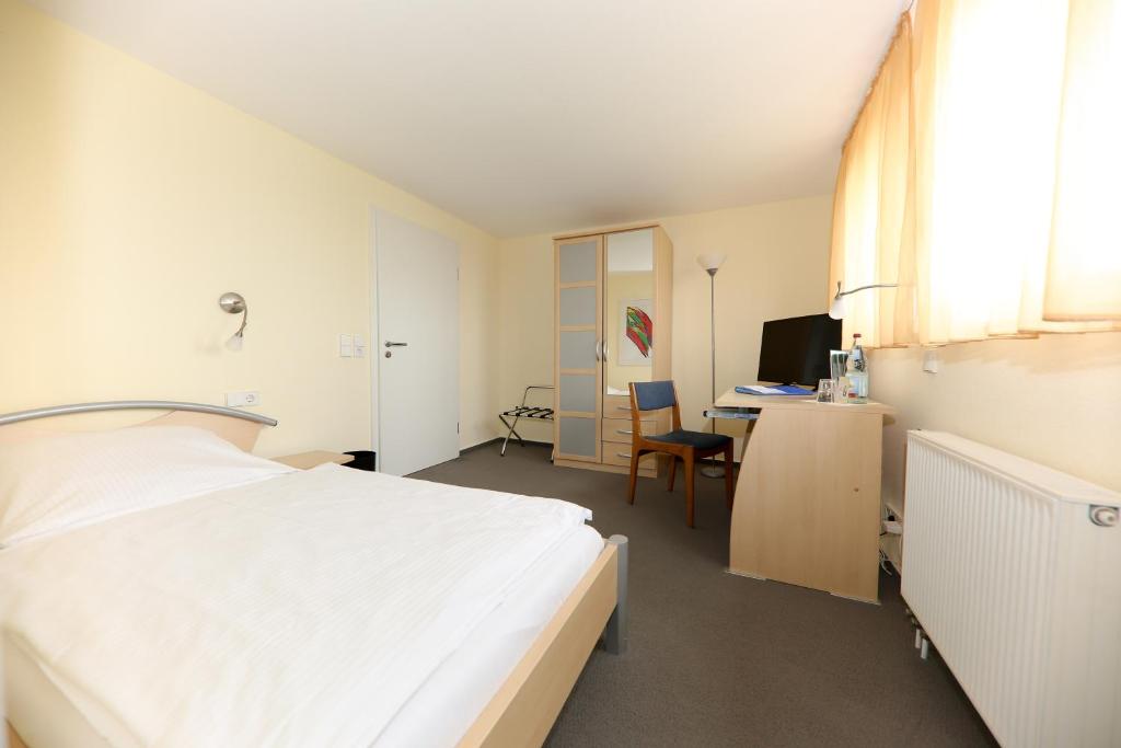 Hotel Albblick Bad Boll - Single Room With Shower