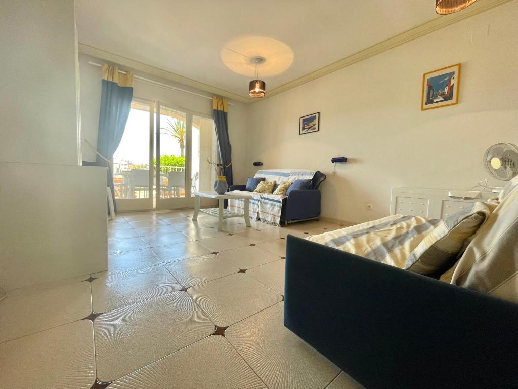 Fotografia z galérie ubytovania MAURICI BJ2 - Apartamento en Empuriabrava con piscina comunitaria v destinácii Empuriabrava
