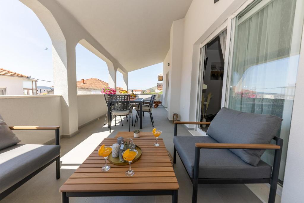 Balkón alebo terasa v ubytovaní Apartman Sisters - FREE parking