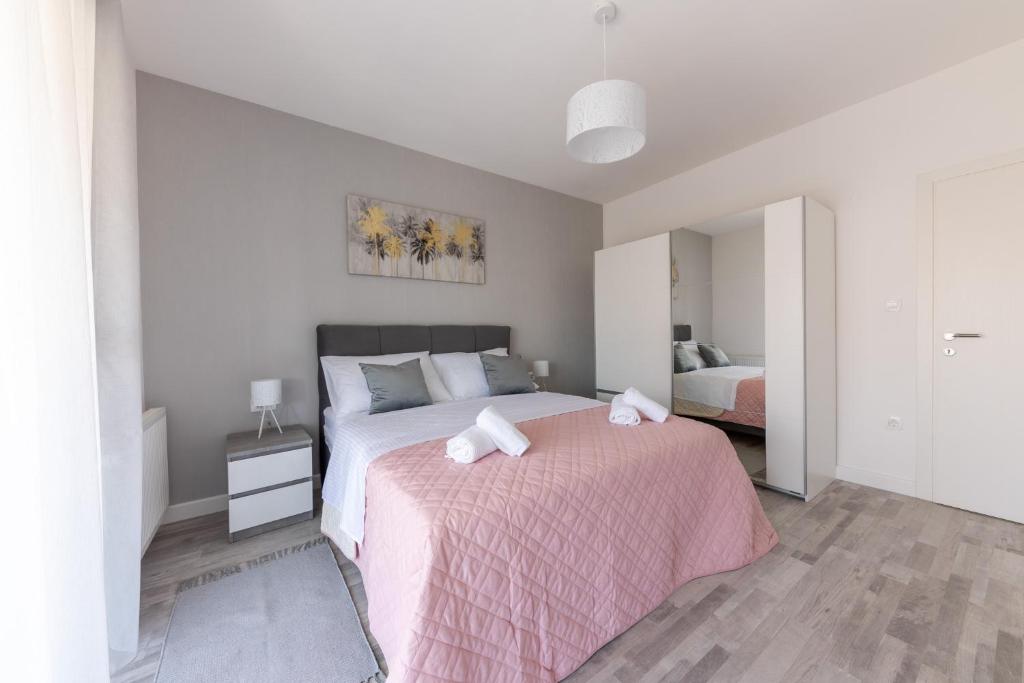 Posteľ alebo postele v izbe v ubytovaní Apartman Sisters - FREE parking