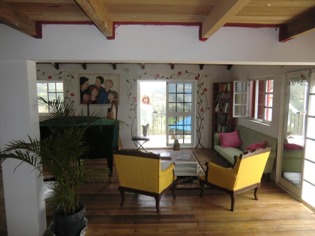 Hosteria Rose Cottage - Suite With Fireplace And Mountain View