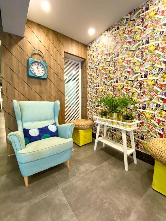A seating area at İstanbul Beach Hotel