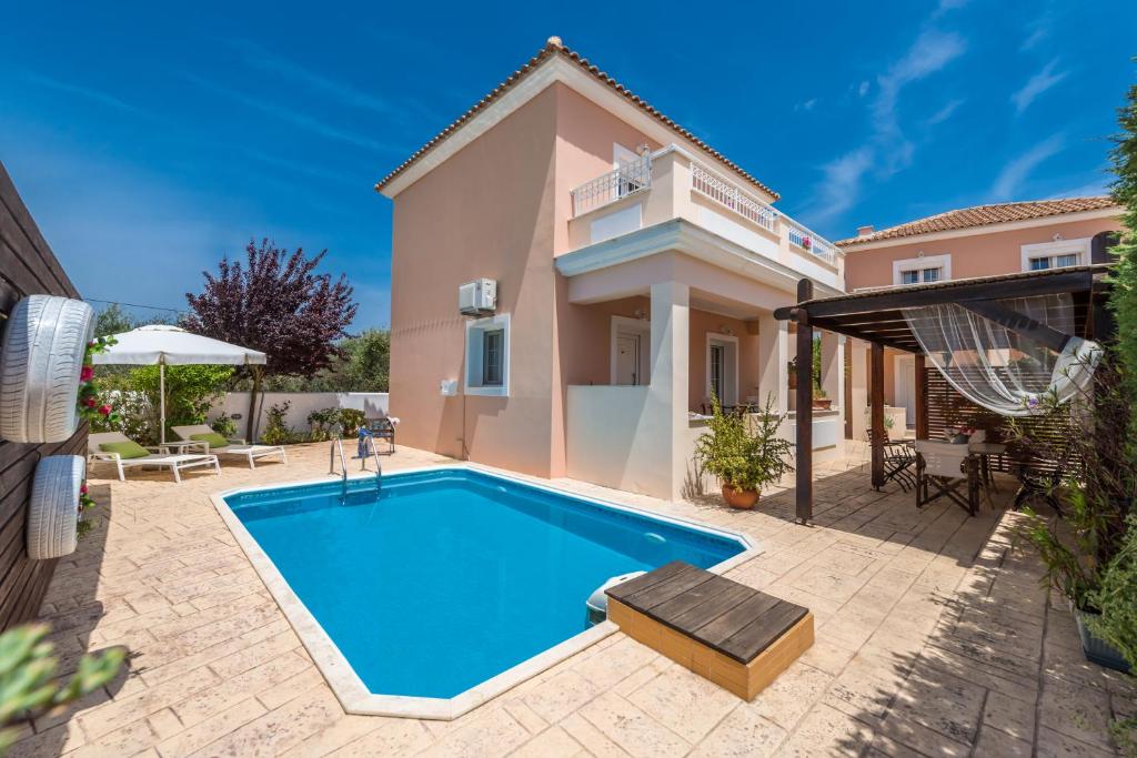 Bazén v ubytování Lorenzo Villas with Private Pool, 200m from the beach, by ZanteWize nebo v jeho okolí